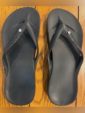 NWOB Archies Crystal Black Arch Support Flip Flops, size 8